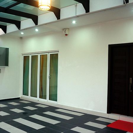 Gurney Luxe Inn George Town Exterior photo