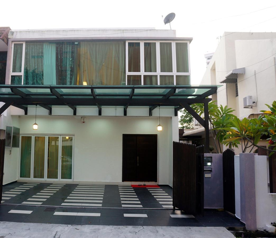 Gurney Luxe Inn George Town Exterior photo