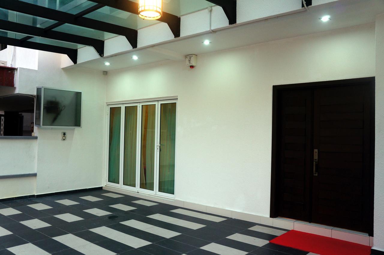 Gurney Luxe Inn George Town Exterior photo